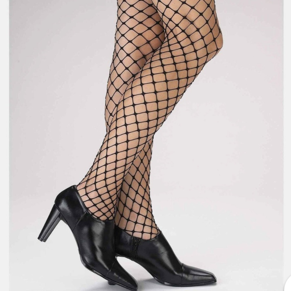 NWT Disguise Large Loop Fishnet Adult Women’s Pantyhose